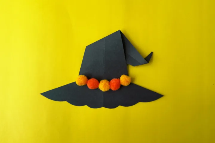 cute DIY Halloween paper plate witch craft for kids 