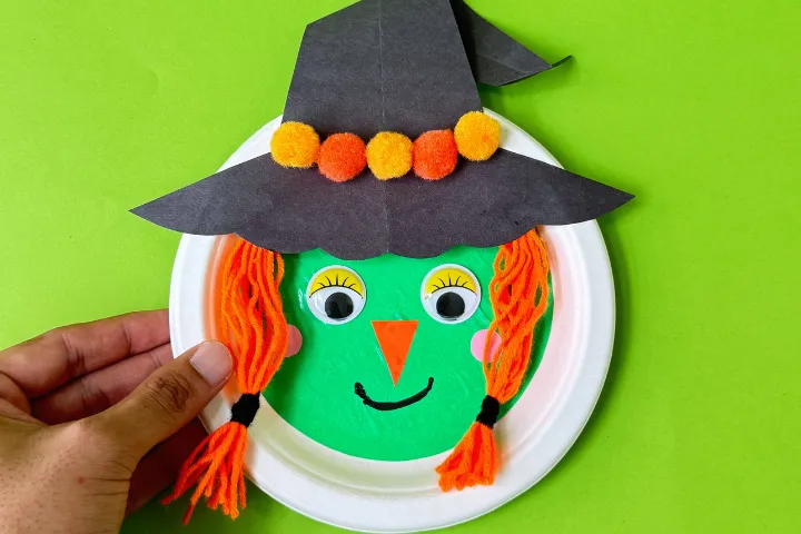 cute DIY Halloween paper plate witch craft for kids 