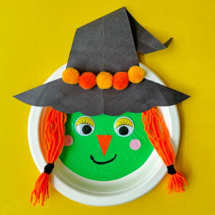 cute DIY Halloween paper plate witch craft for kids